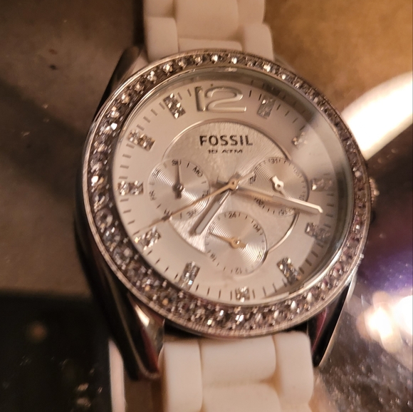 Womens fossil watch - Picture 1 of 2